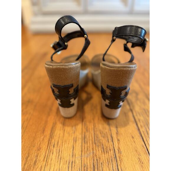 Tory Burch Wedges Size 10 Two Tone Black Leather Logo Khaki Brown Burlap EUC - Picture 2 of 8